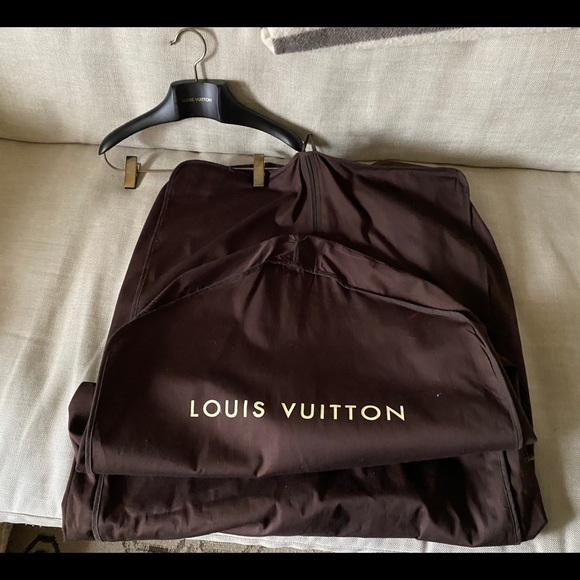 LOUIS VUITTONGarment Bag & Walnut Garment Hanger - Picture 2 of 10